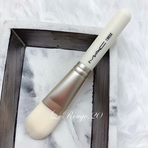 Mac 190se foundation brush *travel size